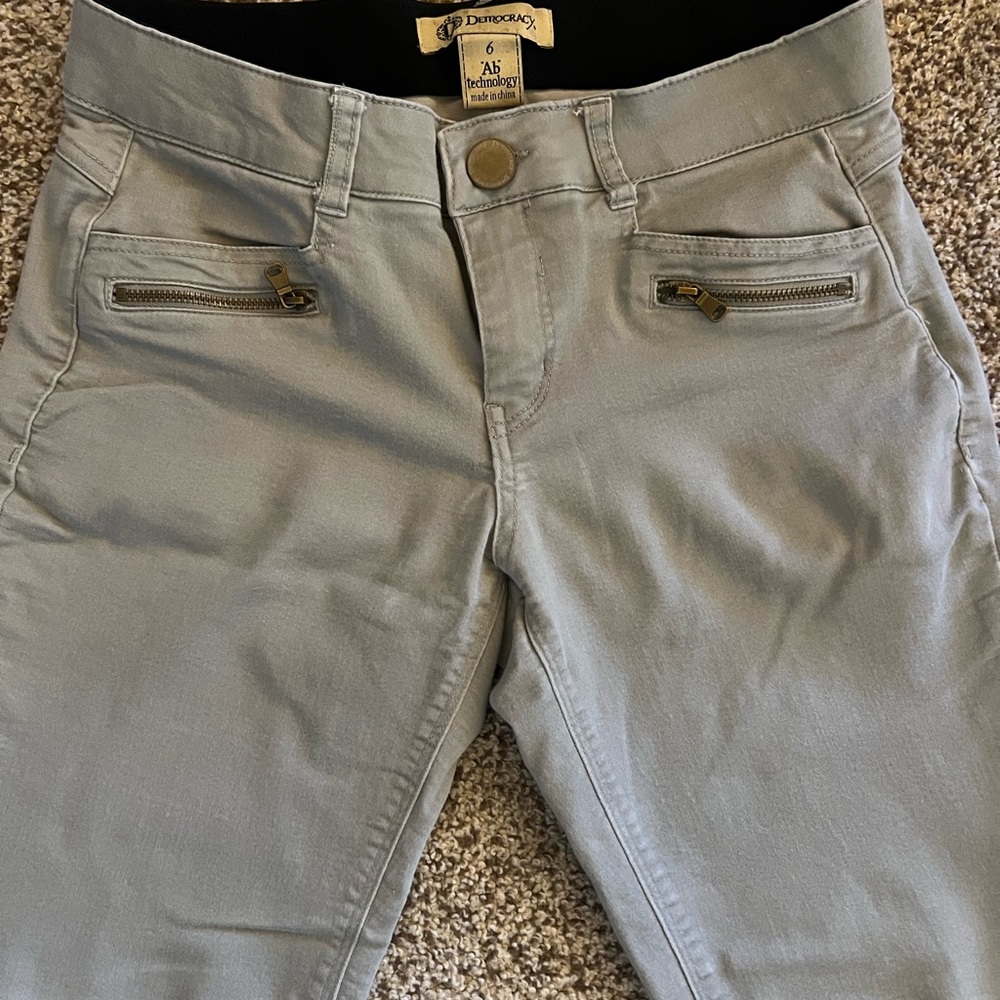 Democracy Women's Light Gray Skinny Jeans with Zip Pocket Accents